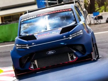 Ford Transit SuperVan 4.2 szybszy od Porsche i Corvette